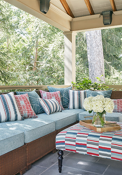 How to Style Outdoor Pillows and Cushions